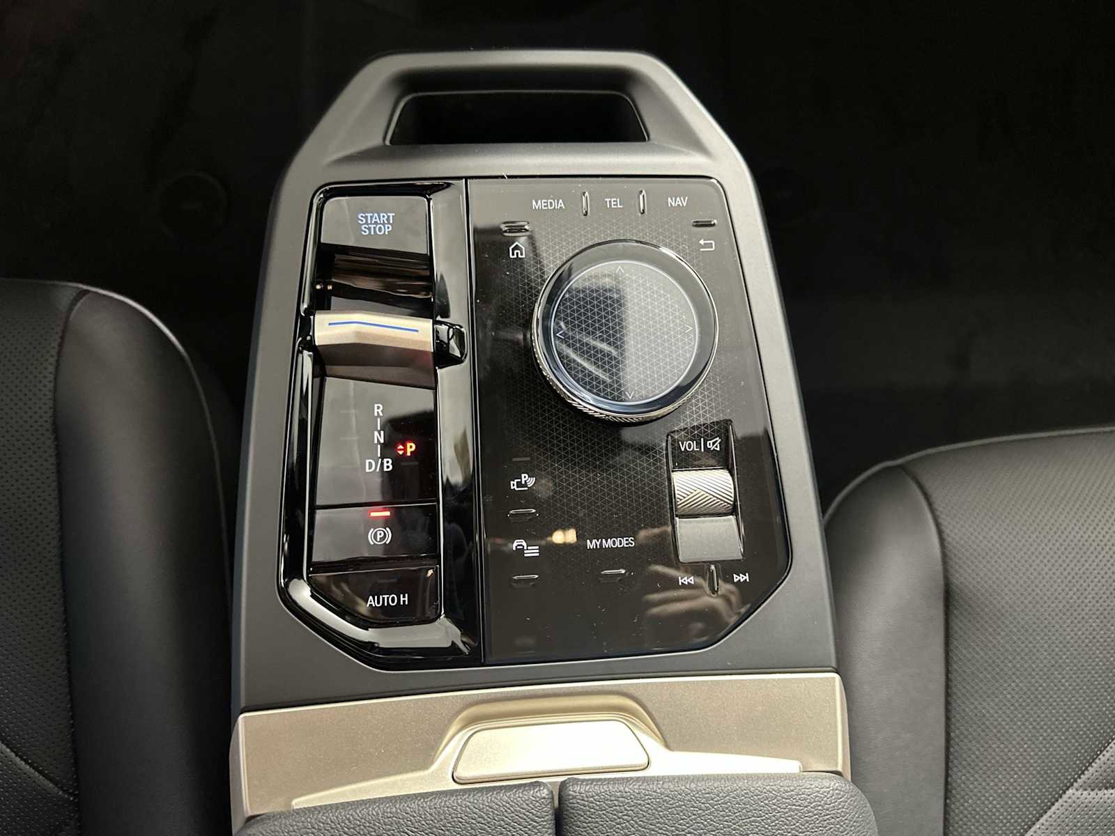 New 2026 BMW iX xDrive60 w/ Premium Package image 16