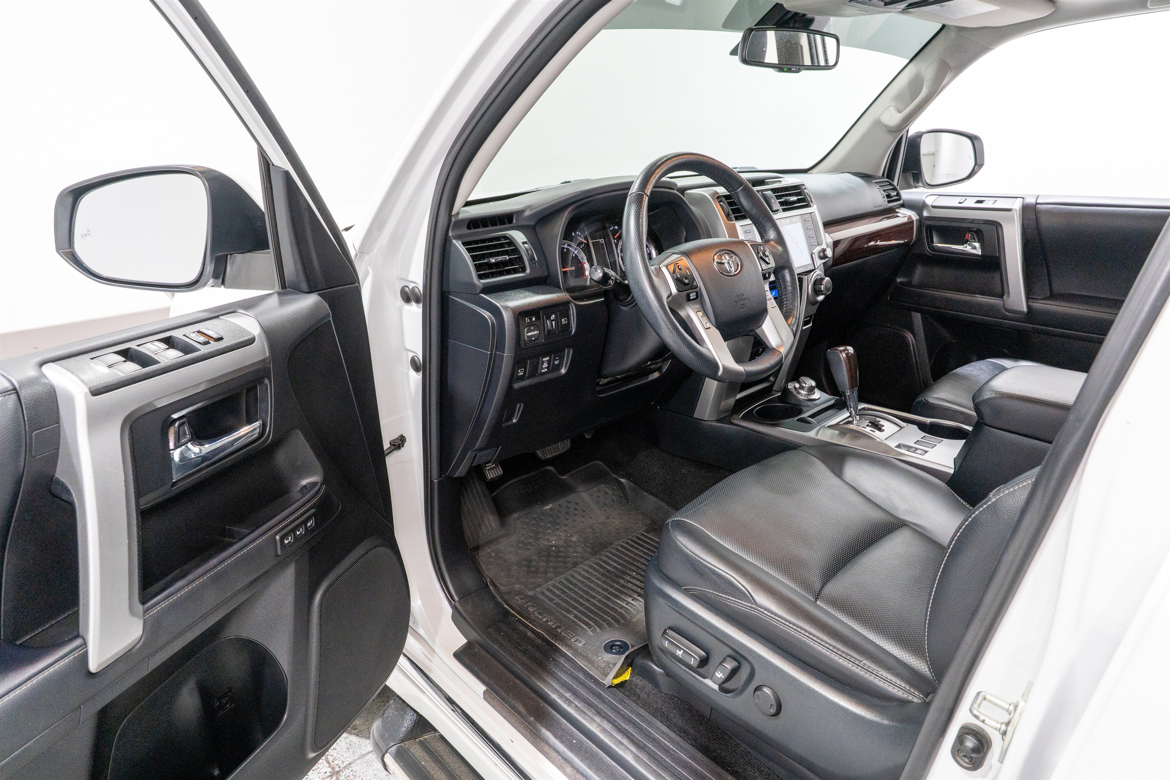 Used 2024 Toyota 4Runner Limited AWD/4WD image 12