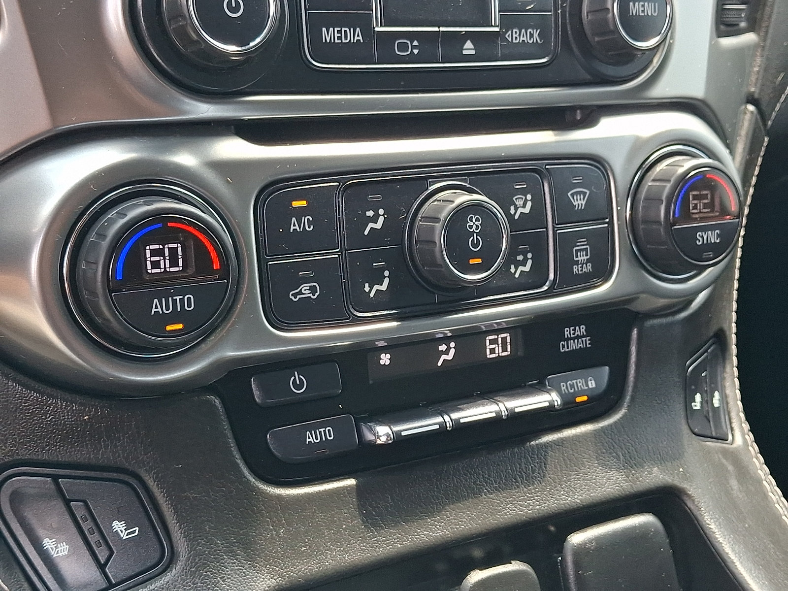 Used 2020 Chevrolet Suburban LT w/ Luxury Package AWD/4WD image 16