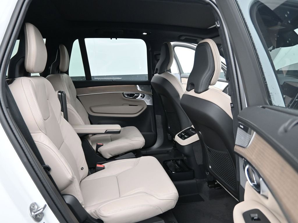 New 2026 Volvo XC90 B6 Ultra w/ Lounge Package image 17