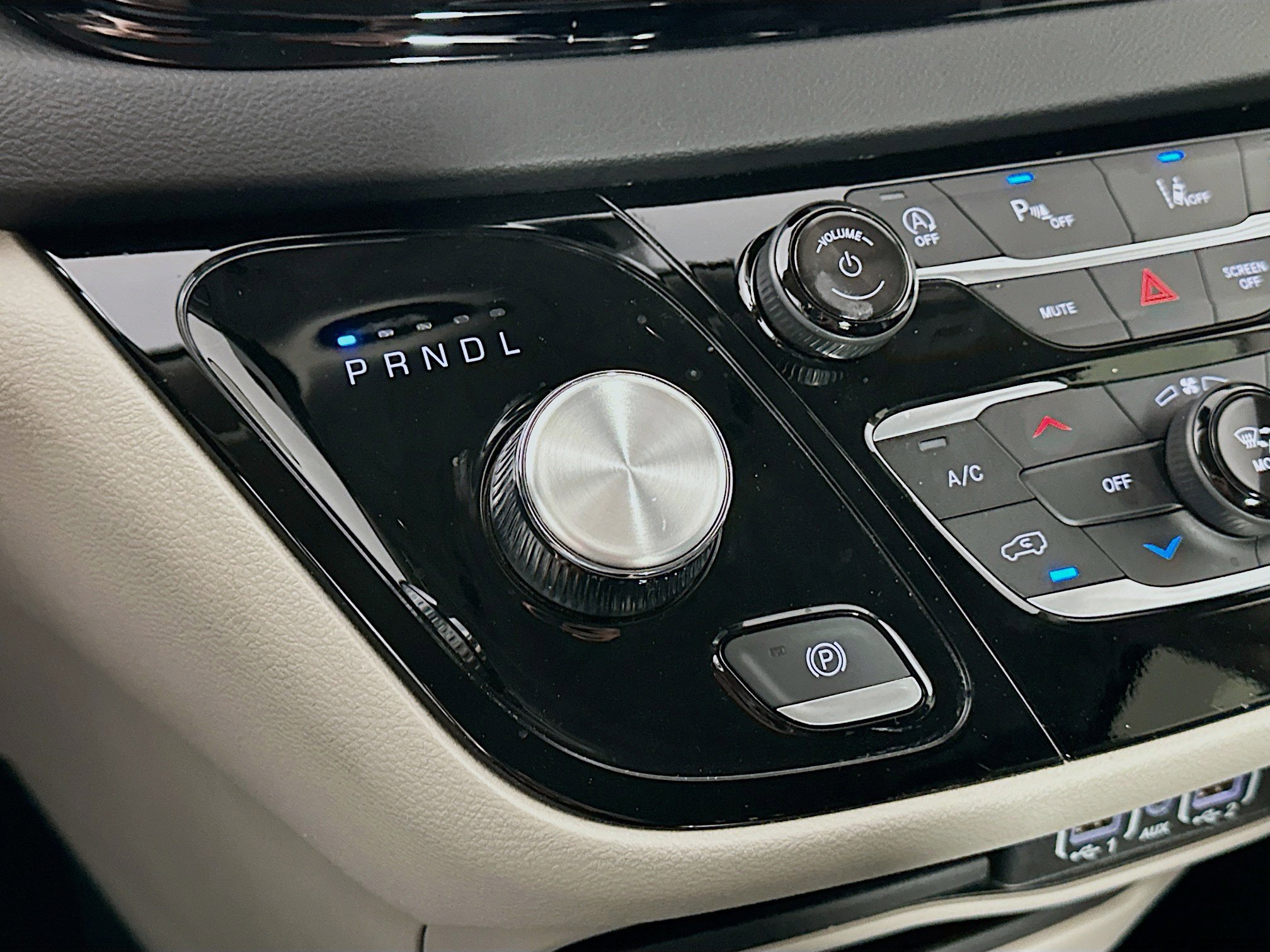 Used 2024 Chrysler Pacifica Touring-L image 24