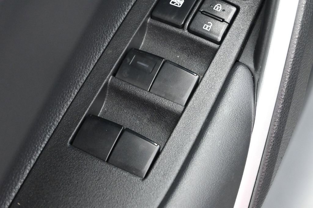 Used 2025 Toyota Corolla Cross AWD Hybrid image 12