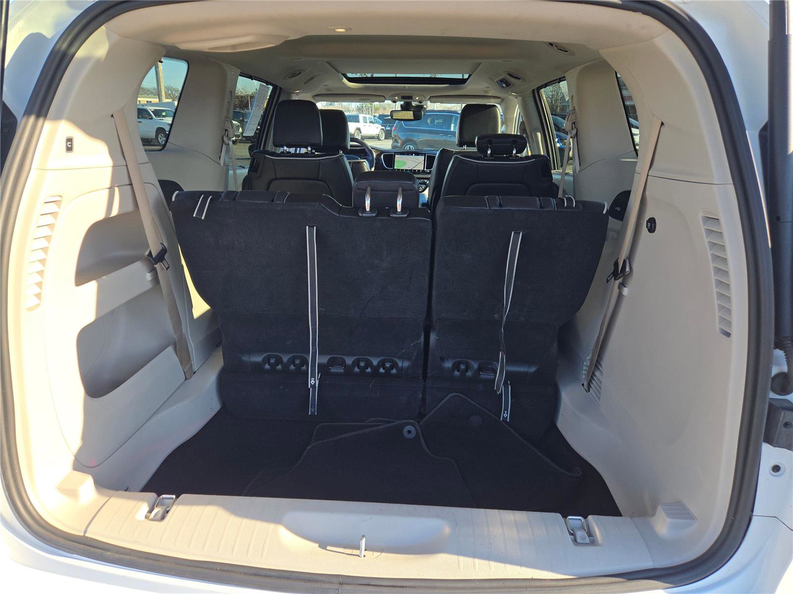 Certified 2023 Chrysler Pacifica Limited FWD image 21