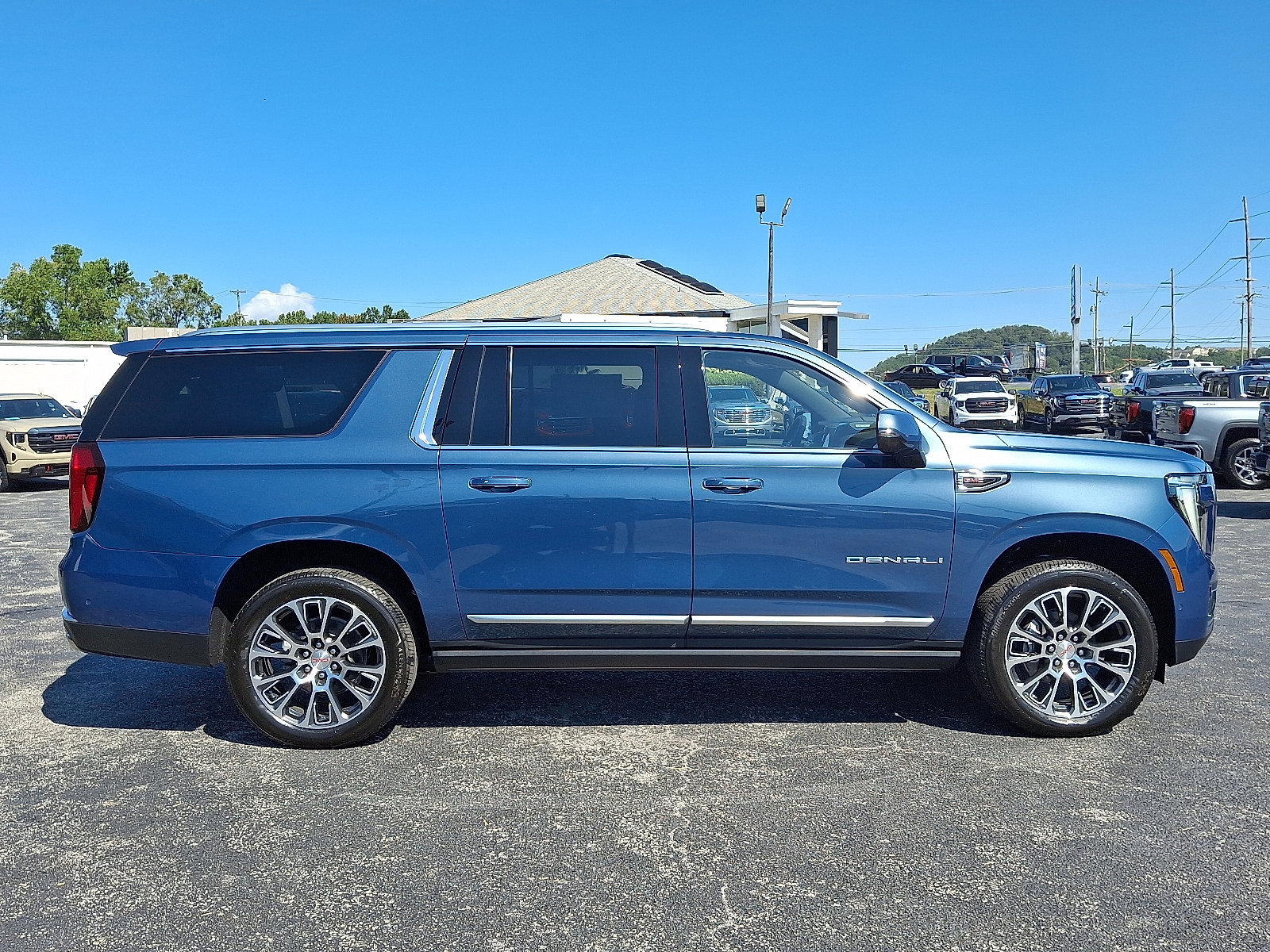 New 2025 GMC Yukon XL Denali w/ Sun & Power Step Package image 9
