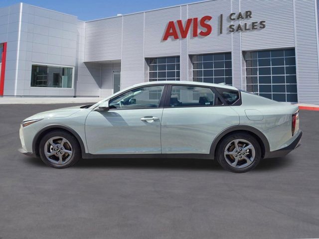 Used 2025 Kia K4 LXS image 11