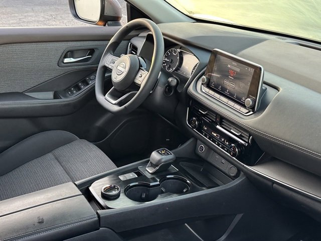 Used 2023 Nissan Rogue SV image 27