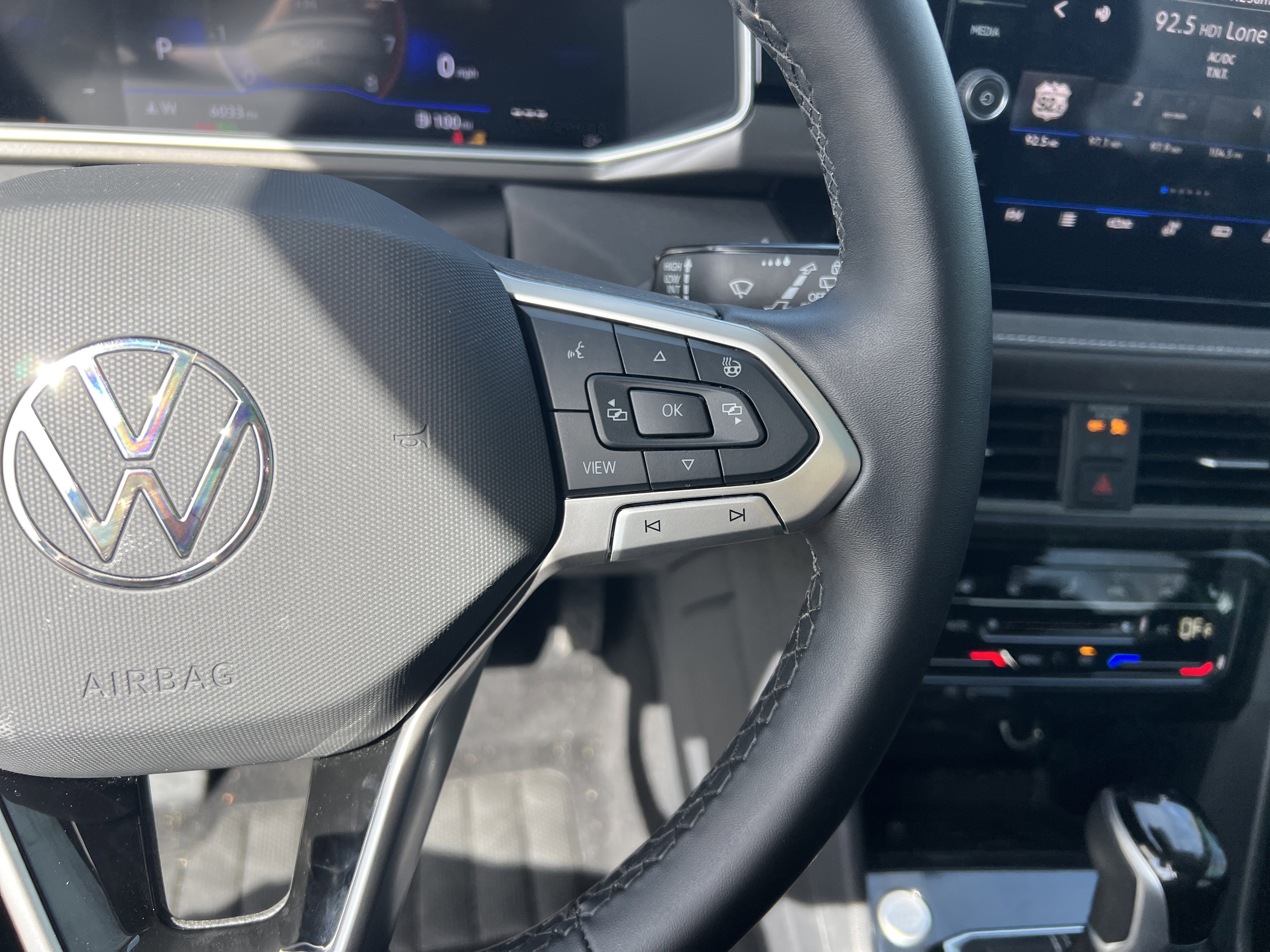 Certified 2025 Volkswagen Taos SE image 19