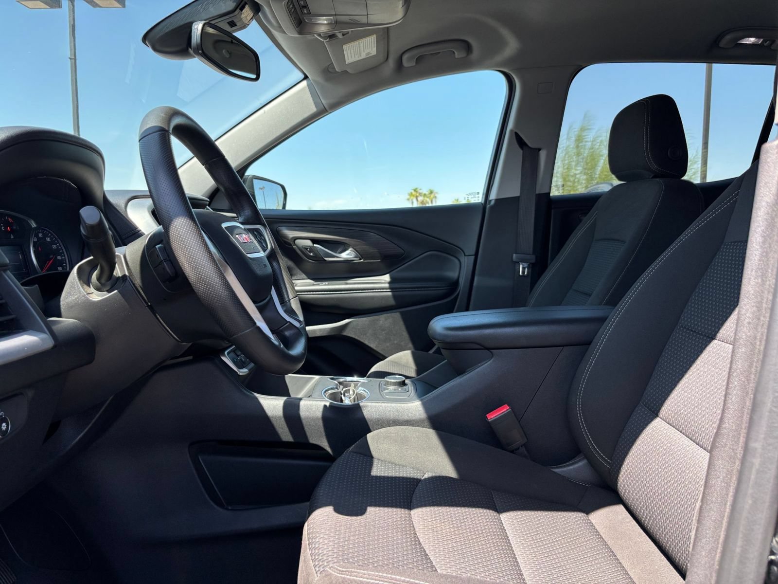 Used 2024 GMC Terrain SLE FWD image 25