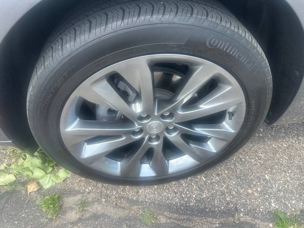 Used 2021 Buick Envision Avenir AWD/4WD image 2