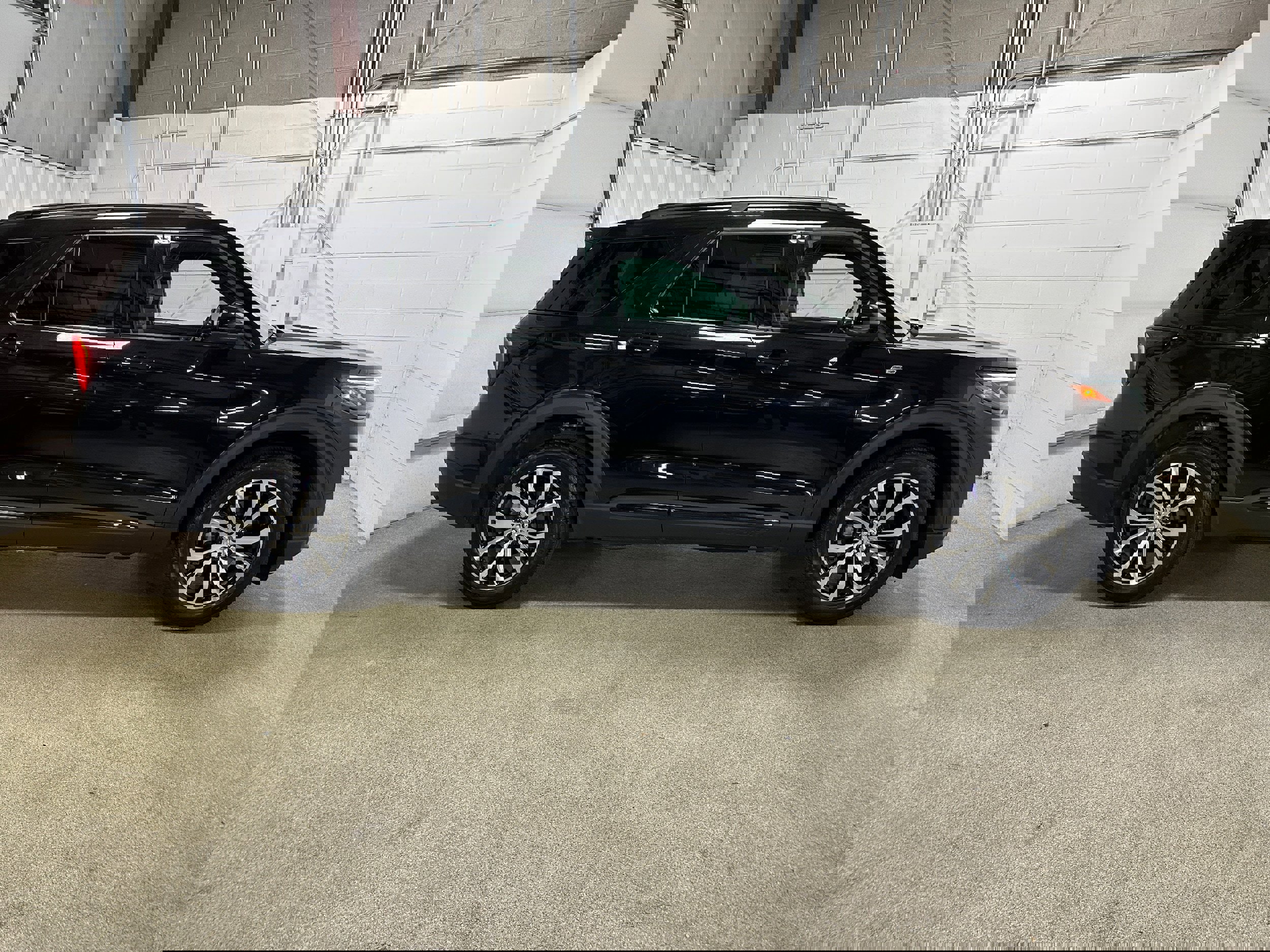 Certified 2025 Ford Explorer ST-Line image 5