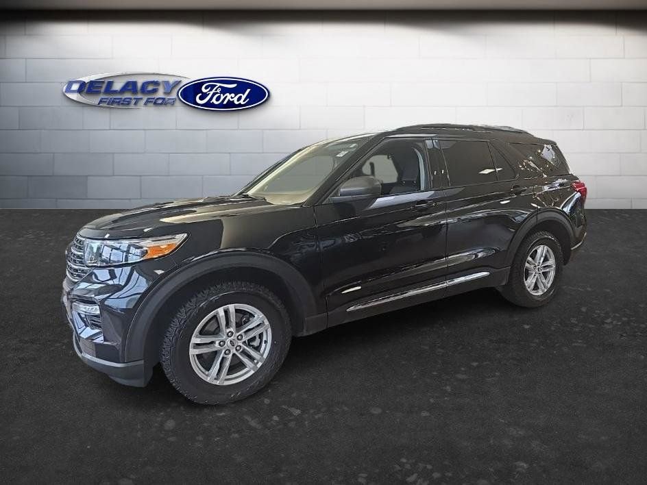 Used 2023 Ford Explorer XLT w/ Equipment Group 202A image 2