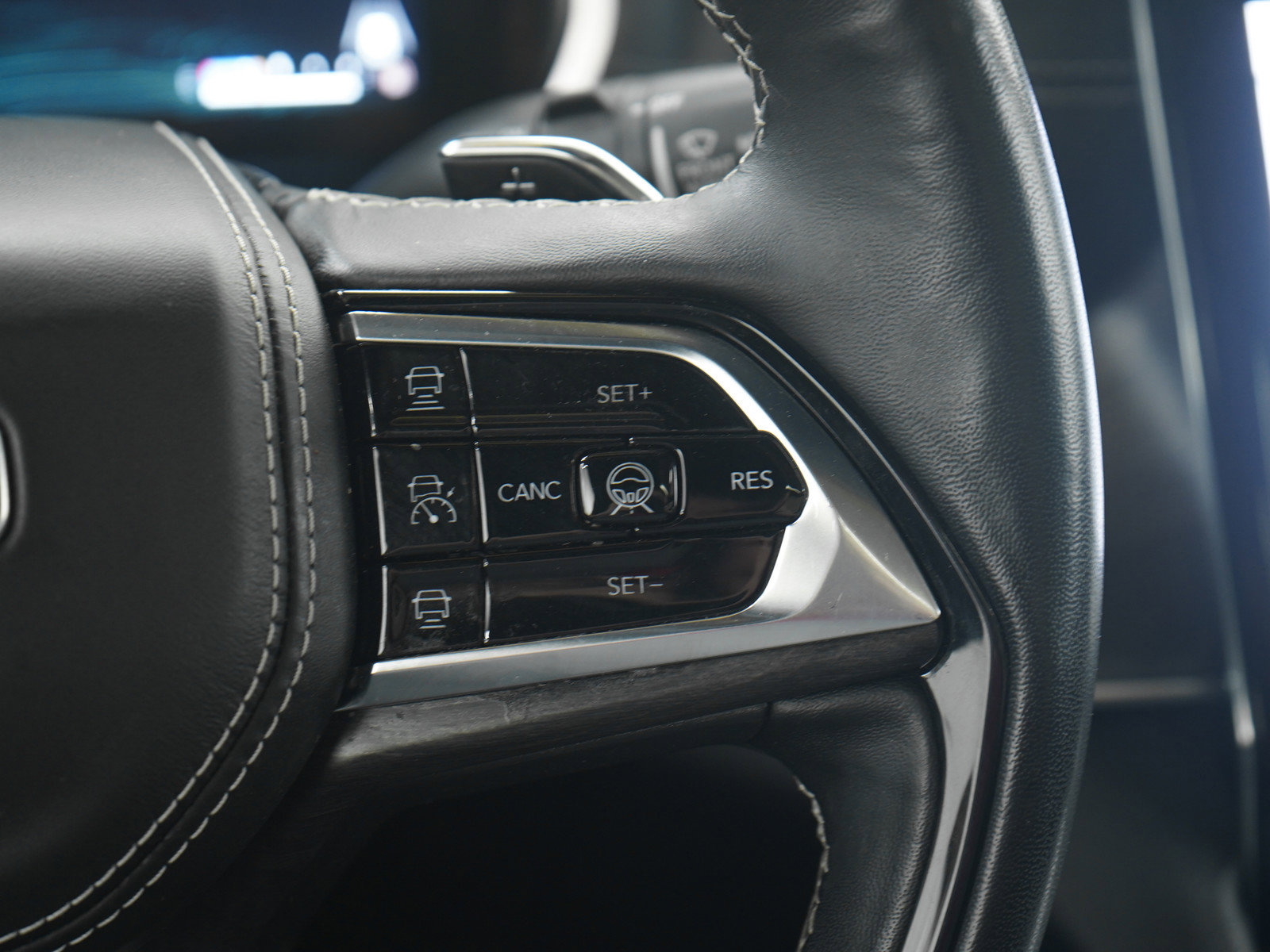 Used 2023 Jeep Grand Cherokee Overland w/ Advanced Protech Group III image 28