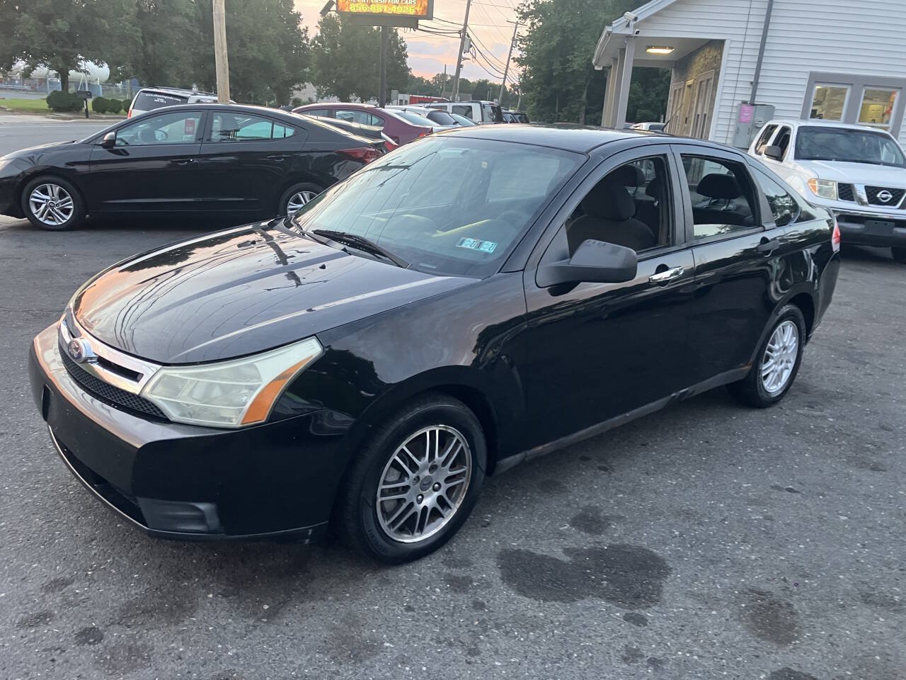 Used 2010 Ford Focus SE FWD image 11
