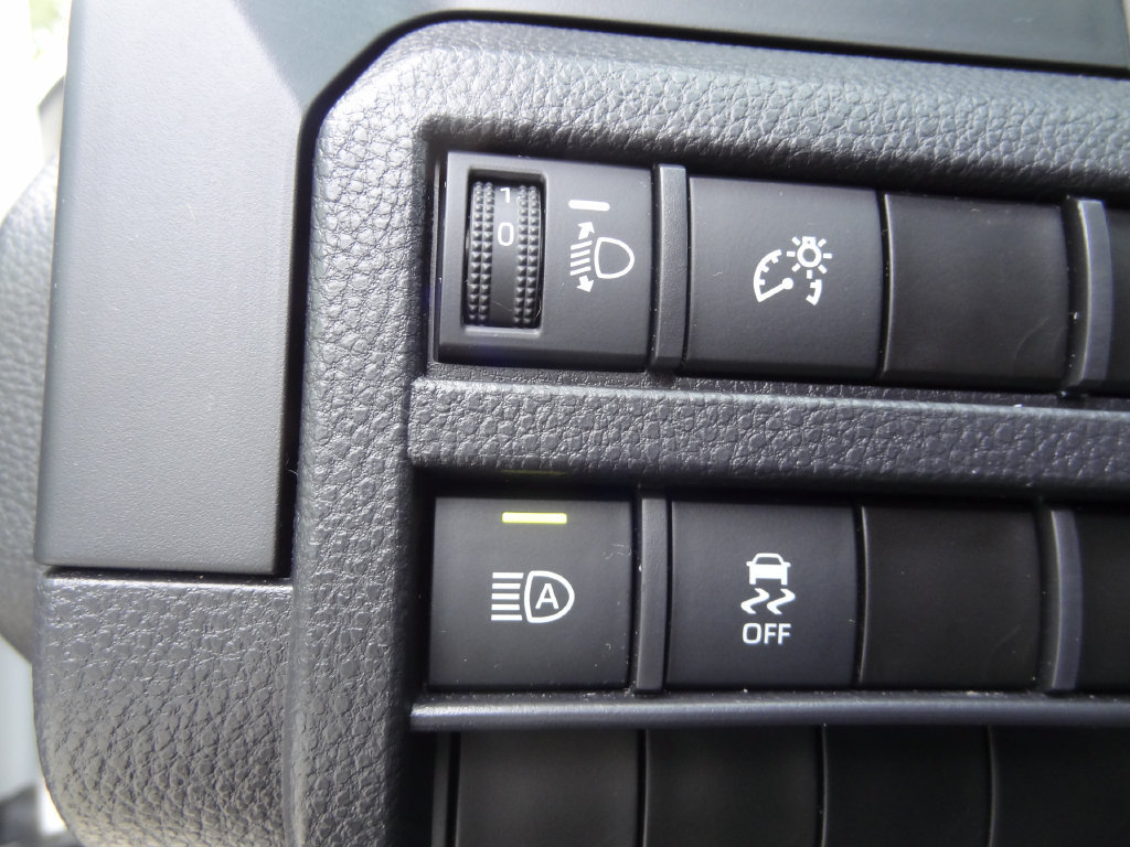 Used 2024 Toyota Tacoma SR w/ SR Upgrade Package AWD/4WD image 18
