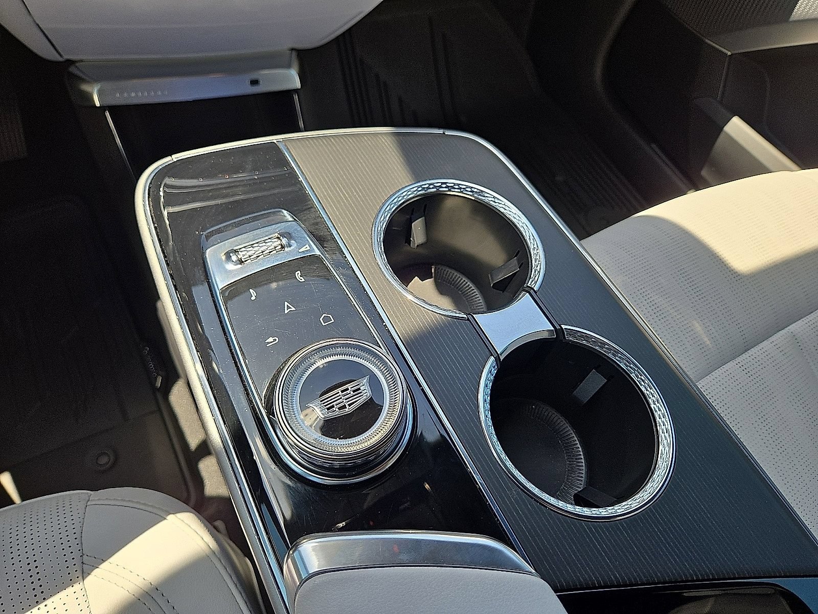 Used 2024 Cadillac Lyriq Sport AWD/4WD image 31