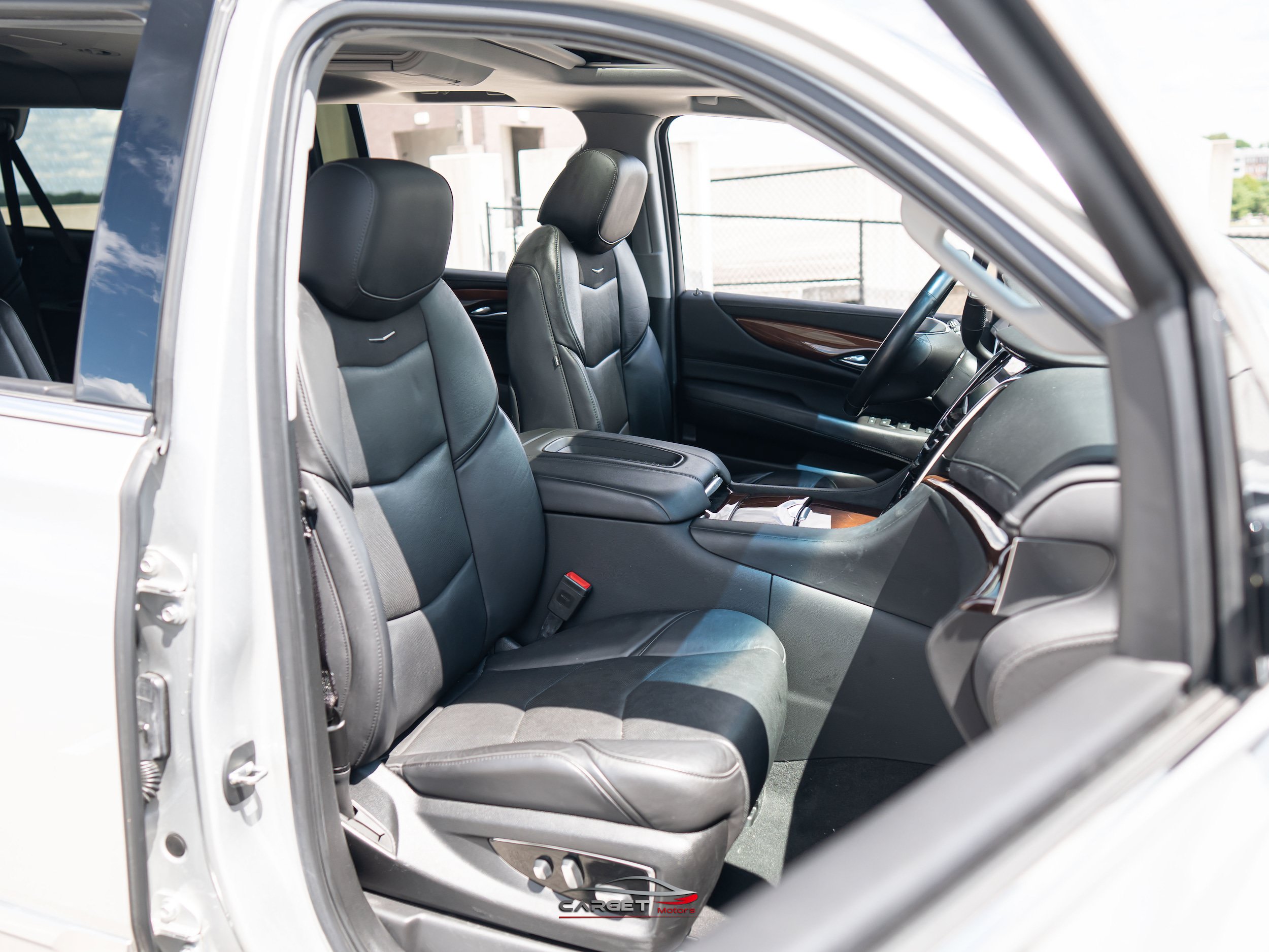 Used 2019 Cadillac Escalade ESV Premium Luxury AWD/4WD image 17