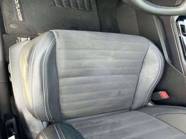Used 2025 Mitsubishi Outlander SE FWD image 9