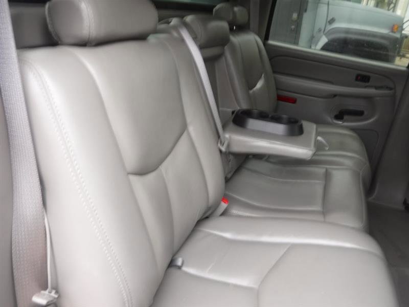 Used 2006 Chevrolet Avalanche Z66 w/ Sun And Sound Package RWD image 9