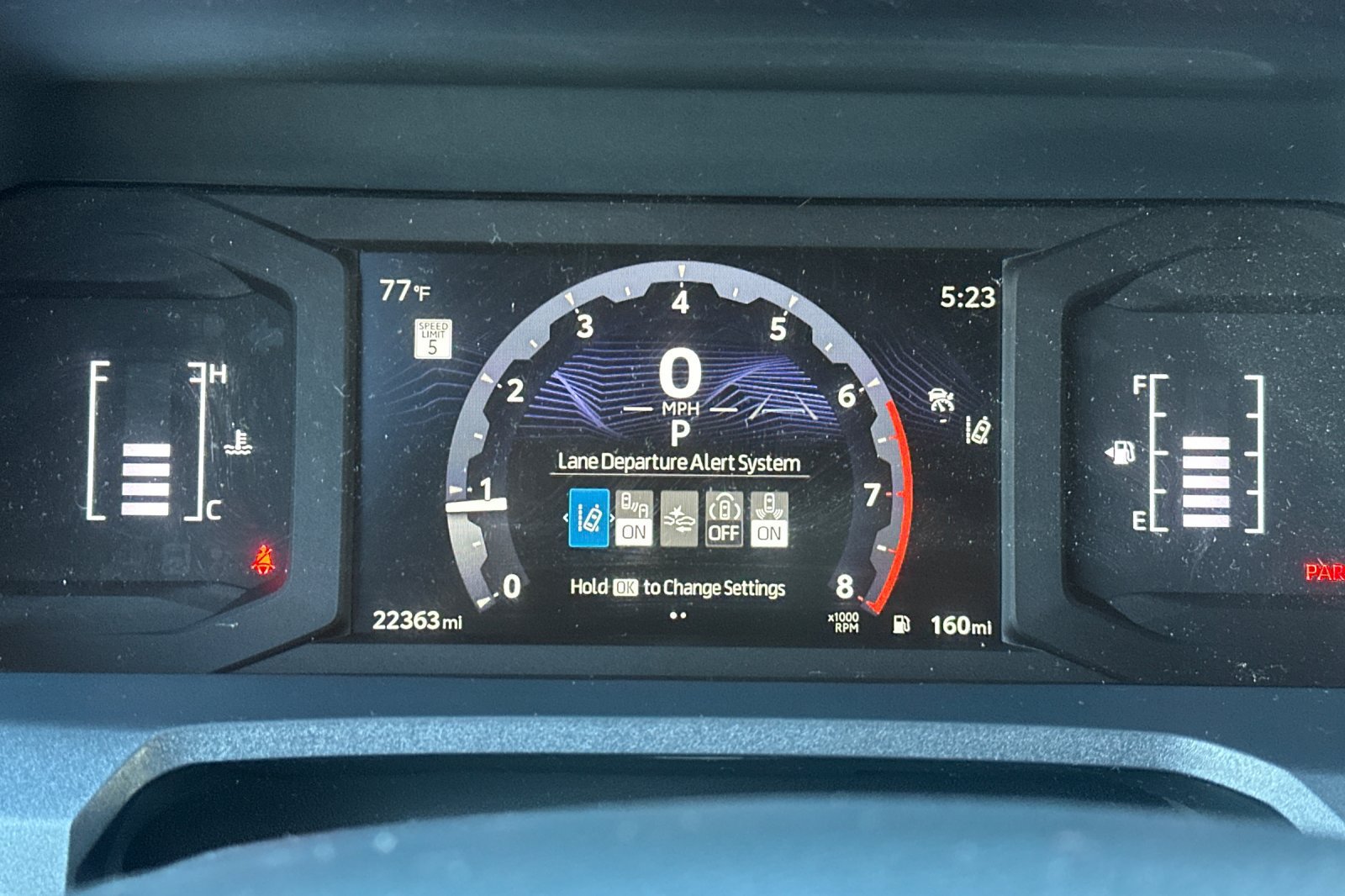 Used 2025 Toyota 4Runner SR5 AWD/4WD image 40