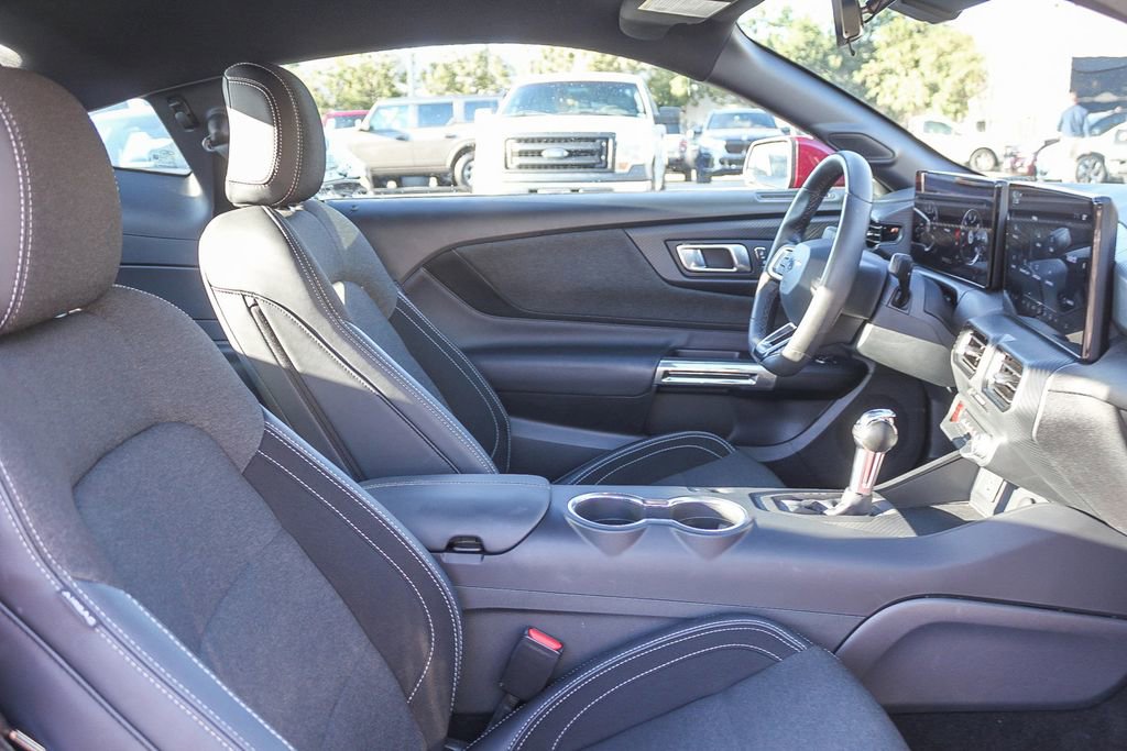Used 2025 Ford Mustang Coupe image 16