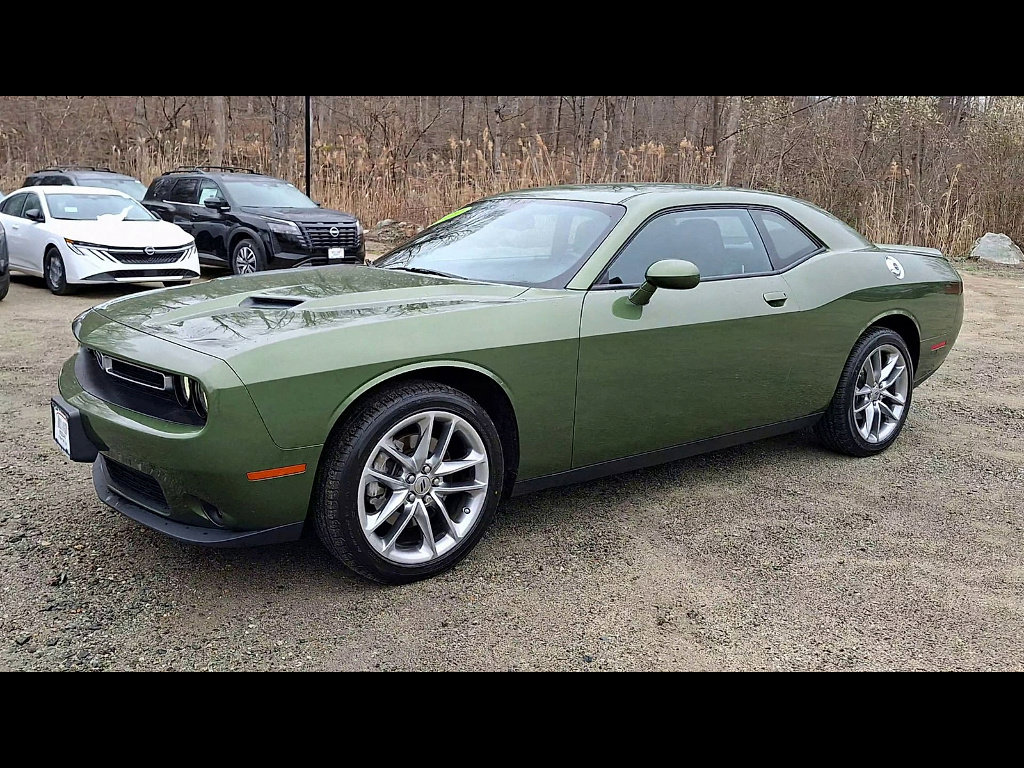 Used 2022 Dodge Challenger SXT w/ Plus Package image 4