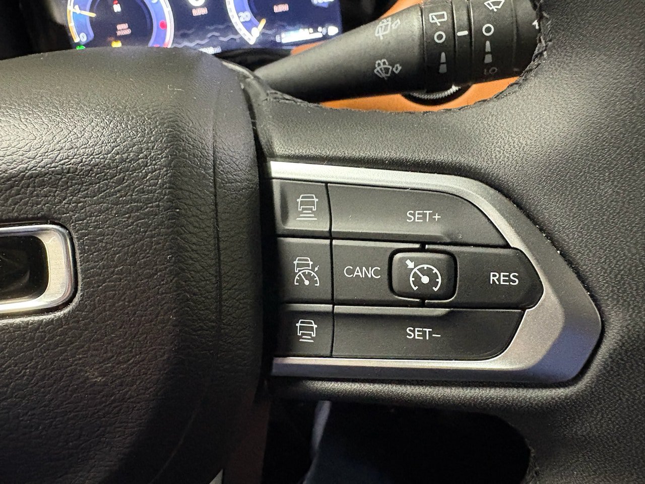 Used 2024 Jeep Compass Limited w/ Elite Group AWD/4WD image 18