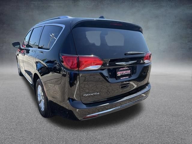 Used 2019 Chrysler Pacifica Touring-L FWD image 9