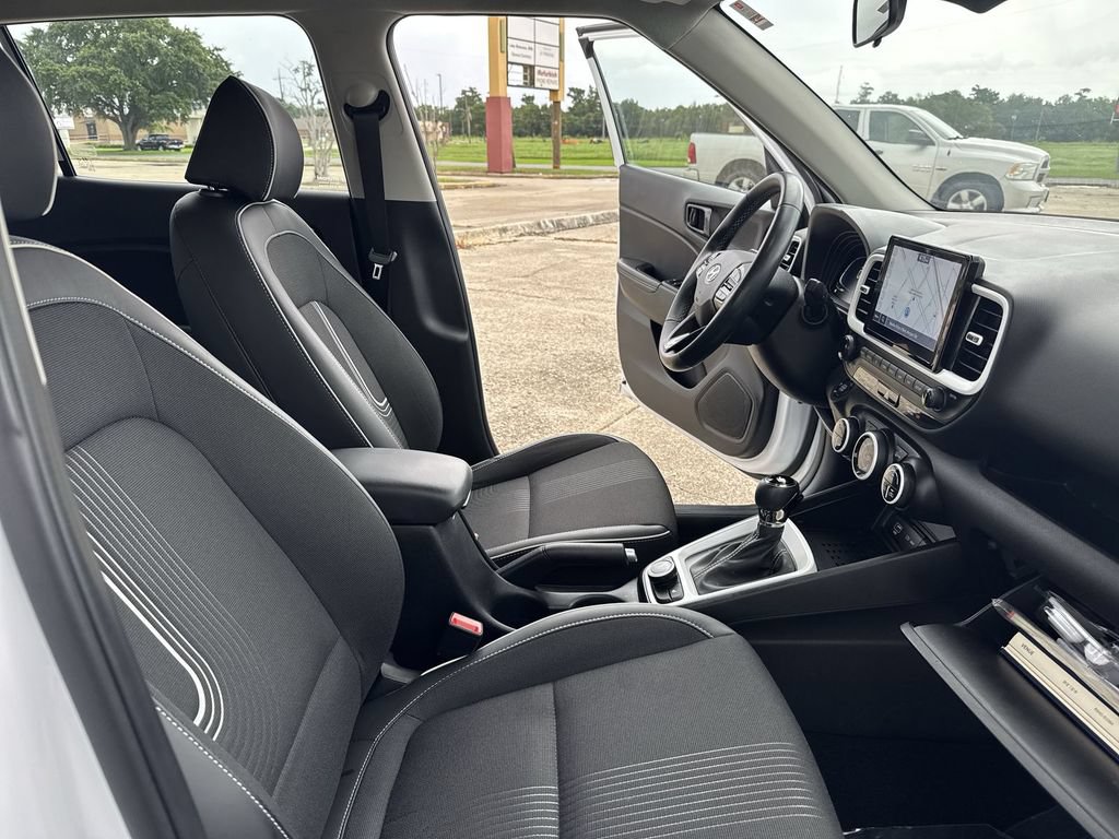 Used 2024 Hyundai Venue Limited FWD image 31