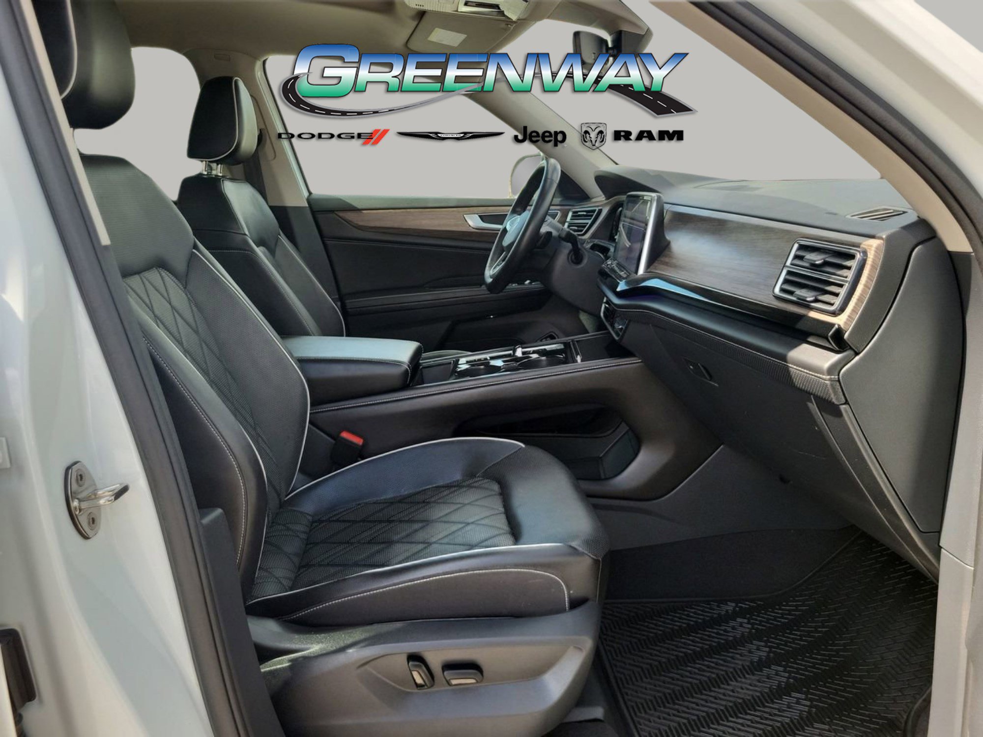 Used 2024 Volkswagen Atlas SEL Premium R-Line image 12