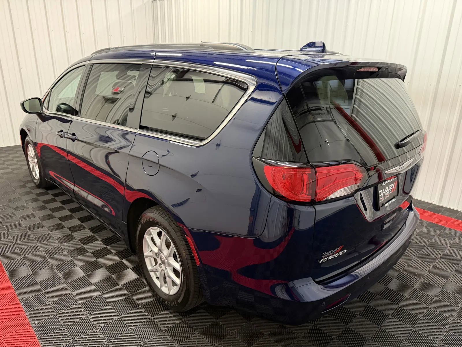 Used 2020 Chrysler Voyager Lxi FWD image 2