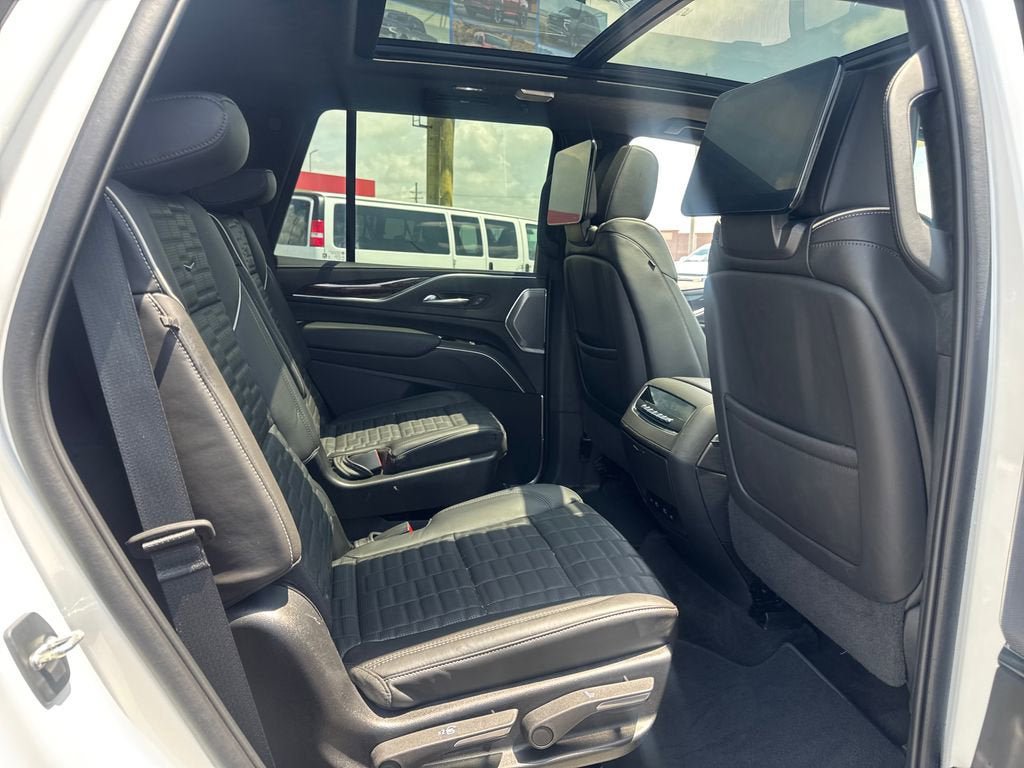 Certified 2023 Cadillac Escalade Sport Platinum w/ LPO, ONYX Package AWD/4WD image 15