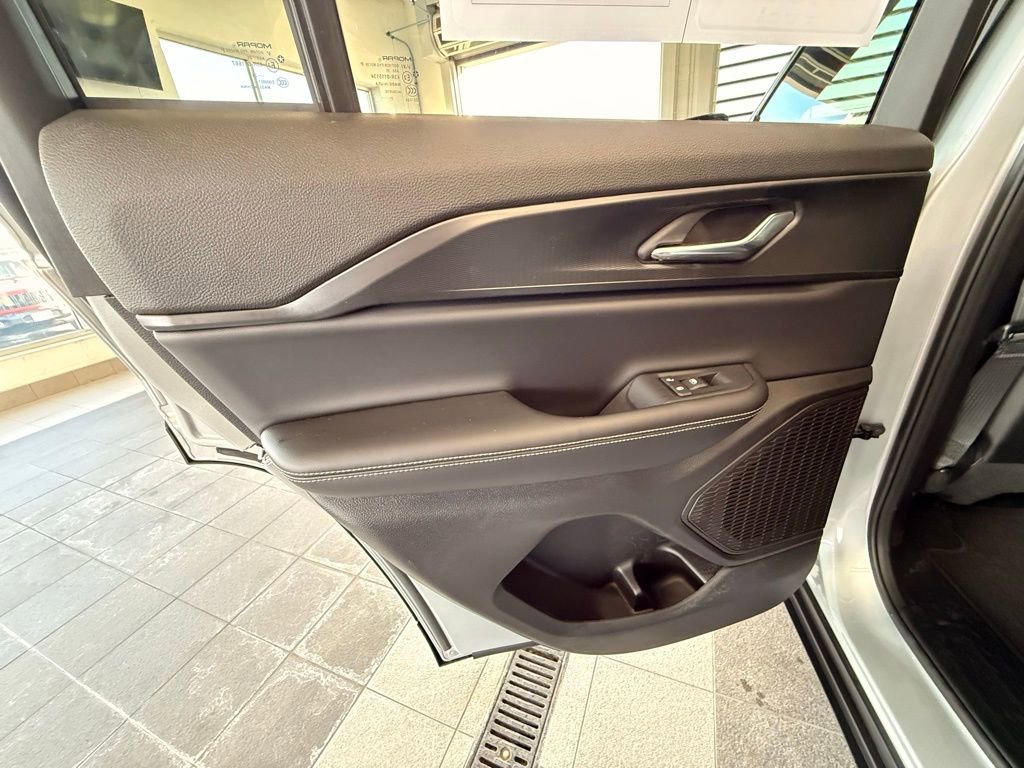 Used 2025 Jeep Grand Cherokee Altitude AWD/4WD image 43