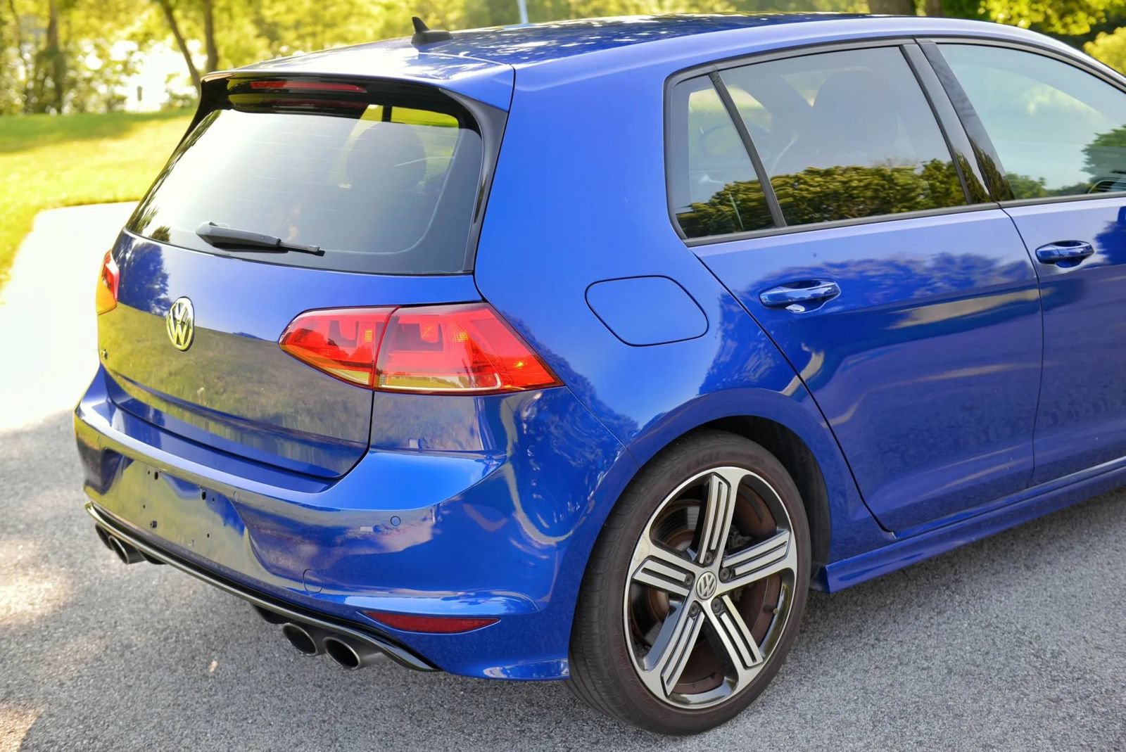 Used 2015 Volkswagen Golf R 4-Door AWD/4WD image 18