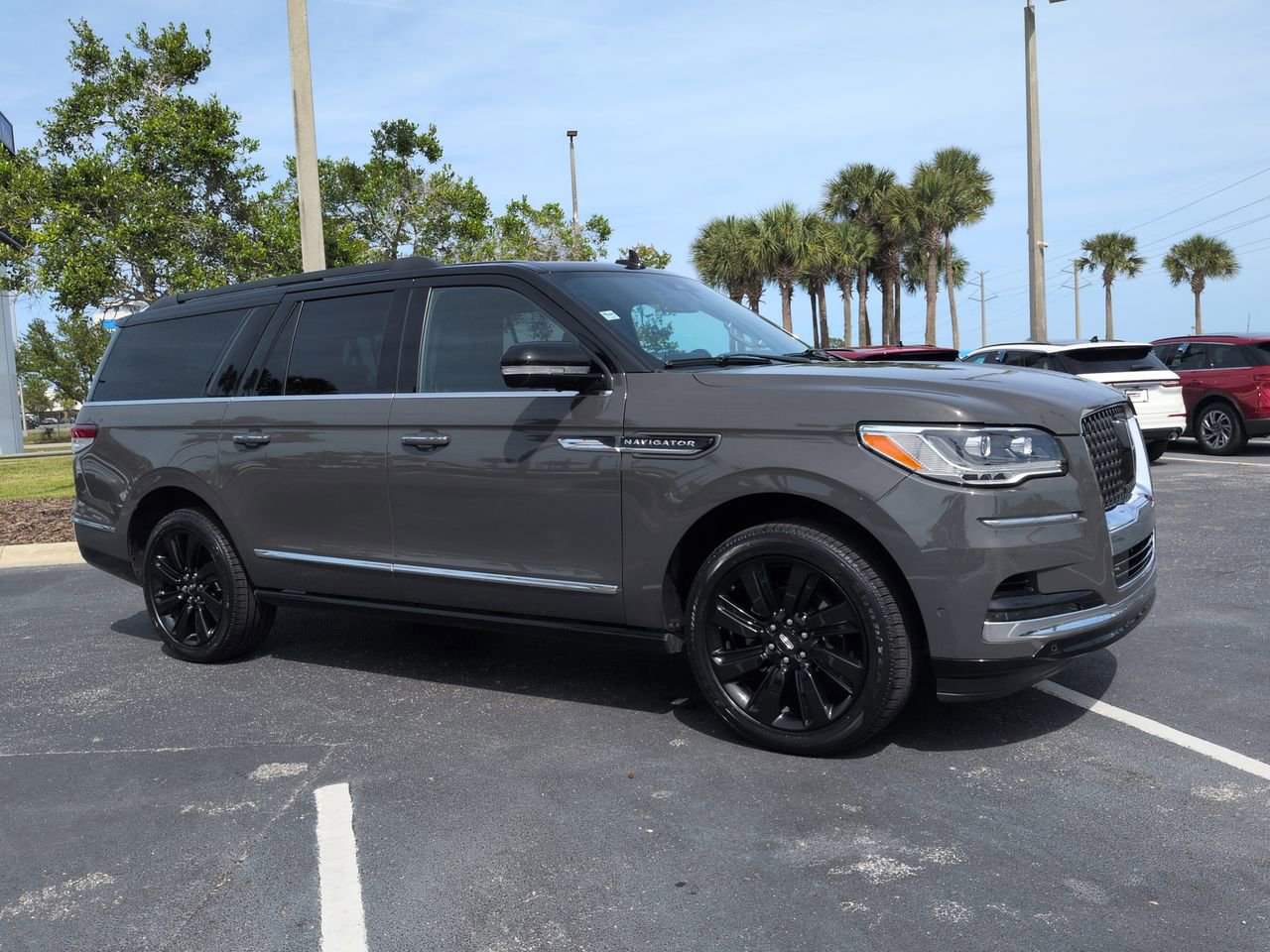 Used 2023 Lincoln Navigator L Black Label AWD/4WD image 2