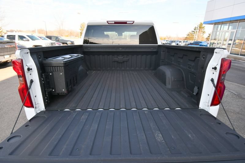 Used 2023 Chevrolet Silverado 1500 RST w/ Z71 Off-Road Package AWD/4WD image 7