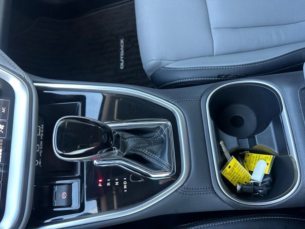 Used 2025 Subaru Outback Limited image 23