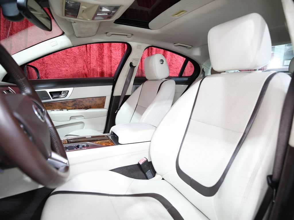 Used 2015 Jaguar XF Sport RWD image 13