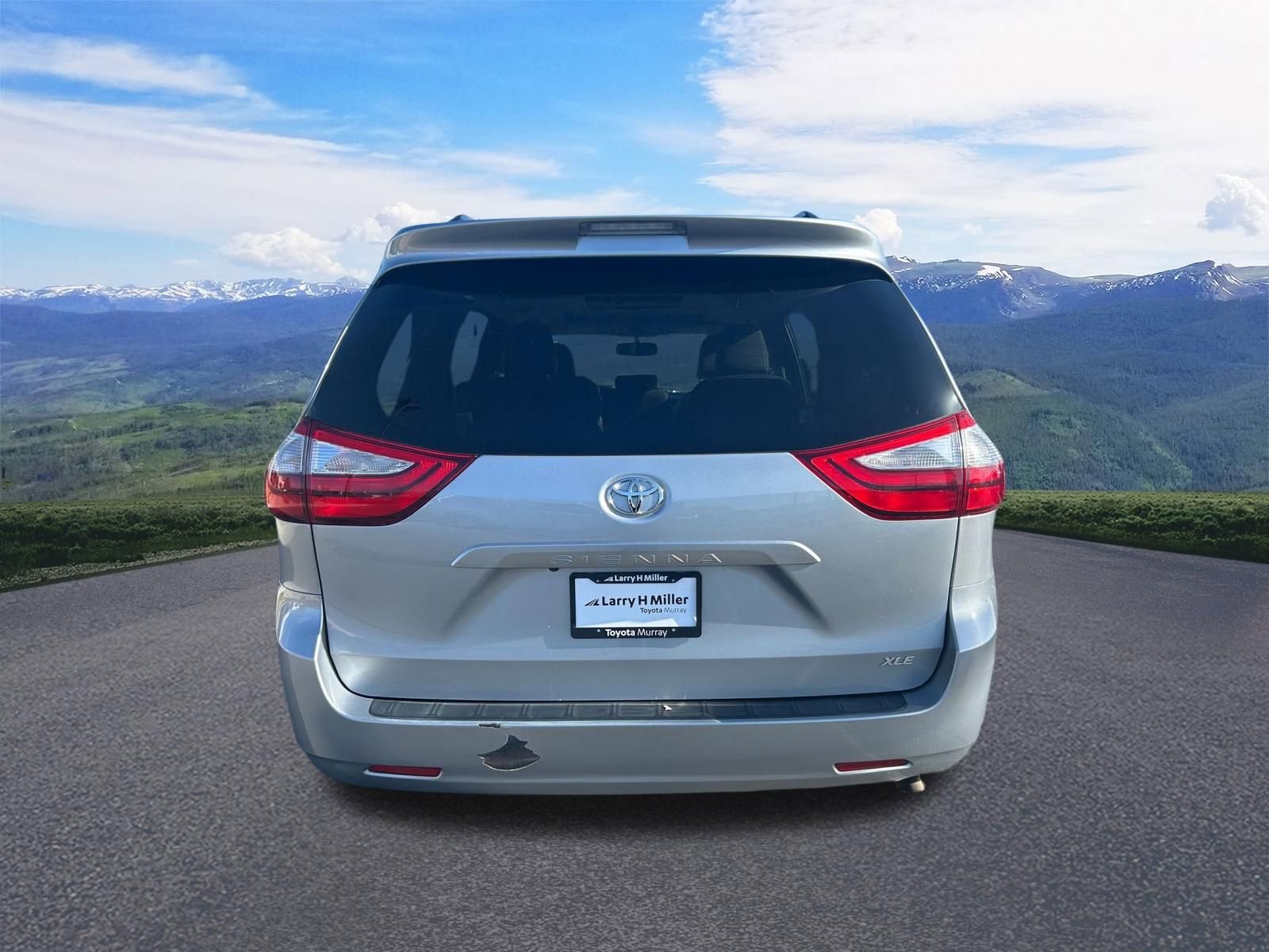 Used 2016 Toyota Sienna XLE FWD image 4