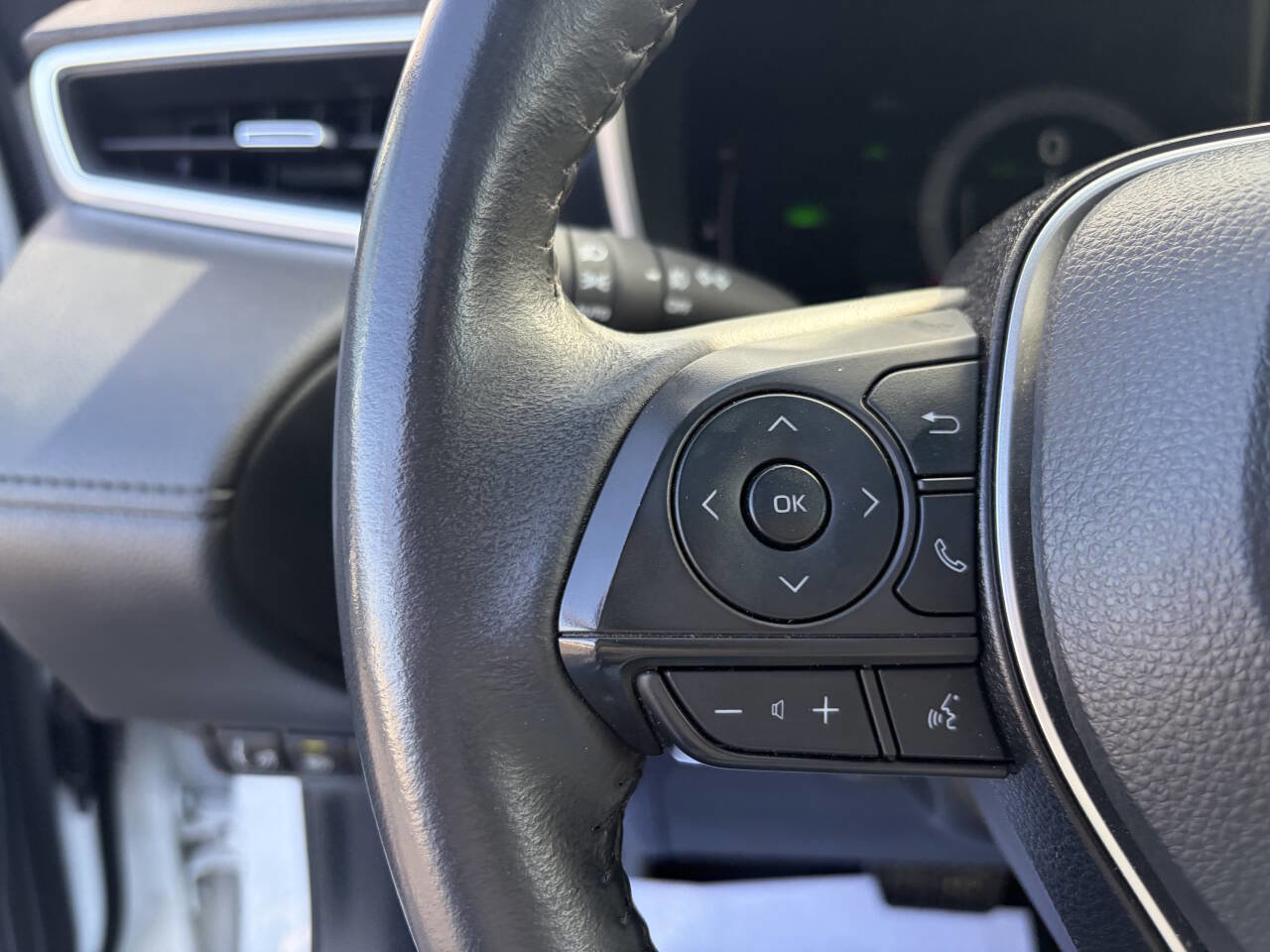 Used 2024 Toyota Corolla Cross AWD Hybrid w/ Convenience Package image 17