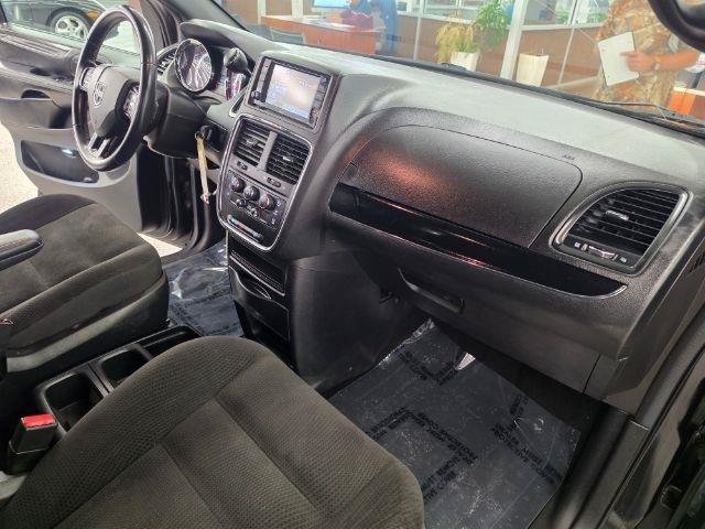 Used 2018 Dodge Grand Caravan SE FWD image 25