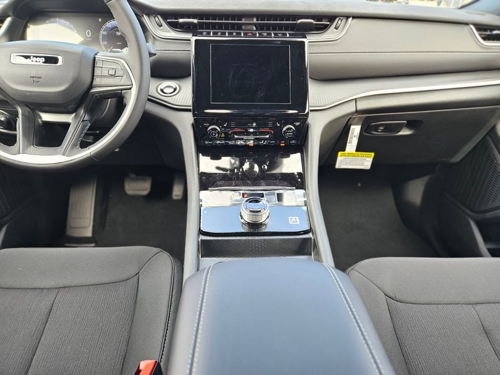 New 2025 Jeep Grand Cherokee Laredo X w/ Luxury Tech Group I image 14