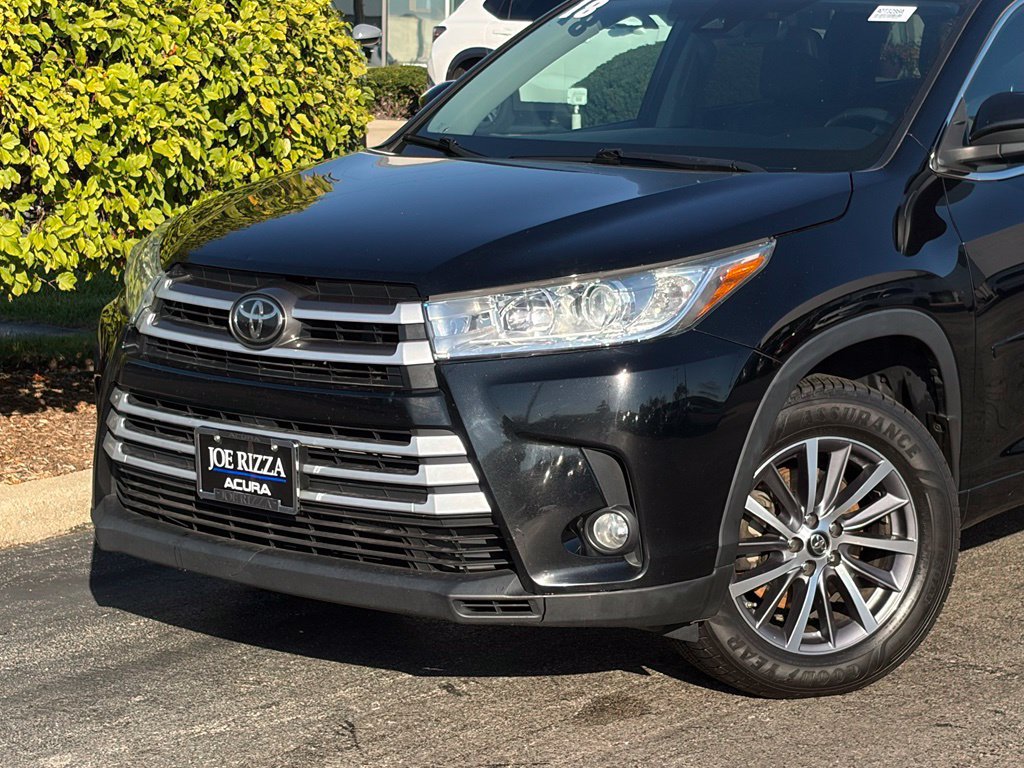 Used 2018 Toyota Highlander XLE w/ Protection Package #3 AWD/4WD image 2