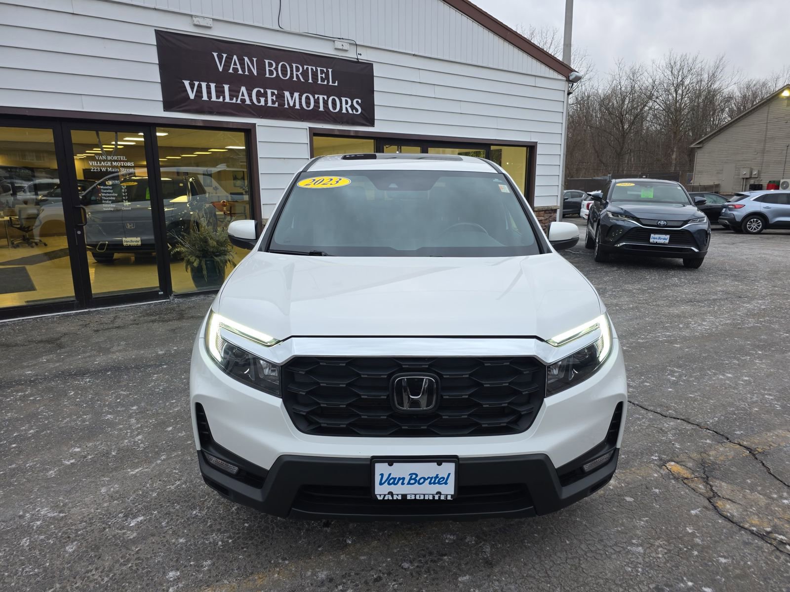 Used 2023 Honda Passport EX-L image 2