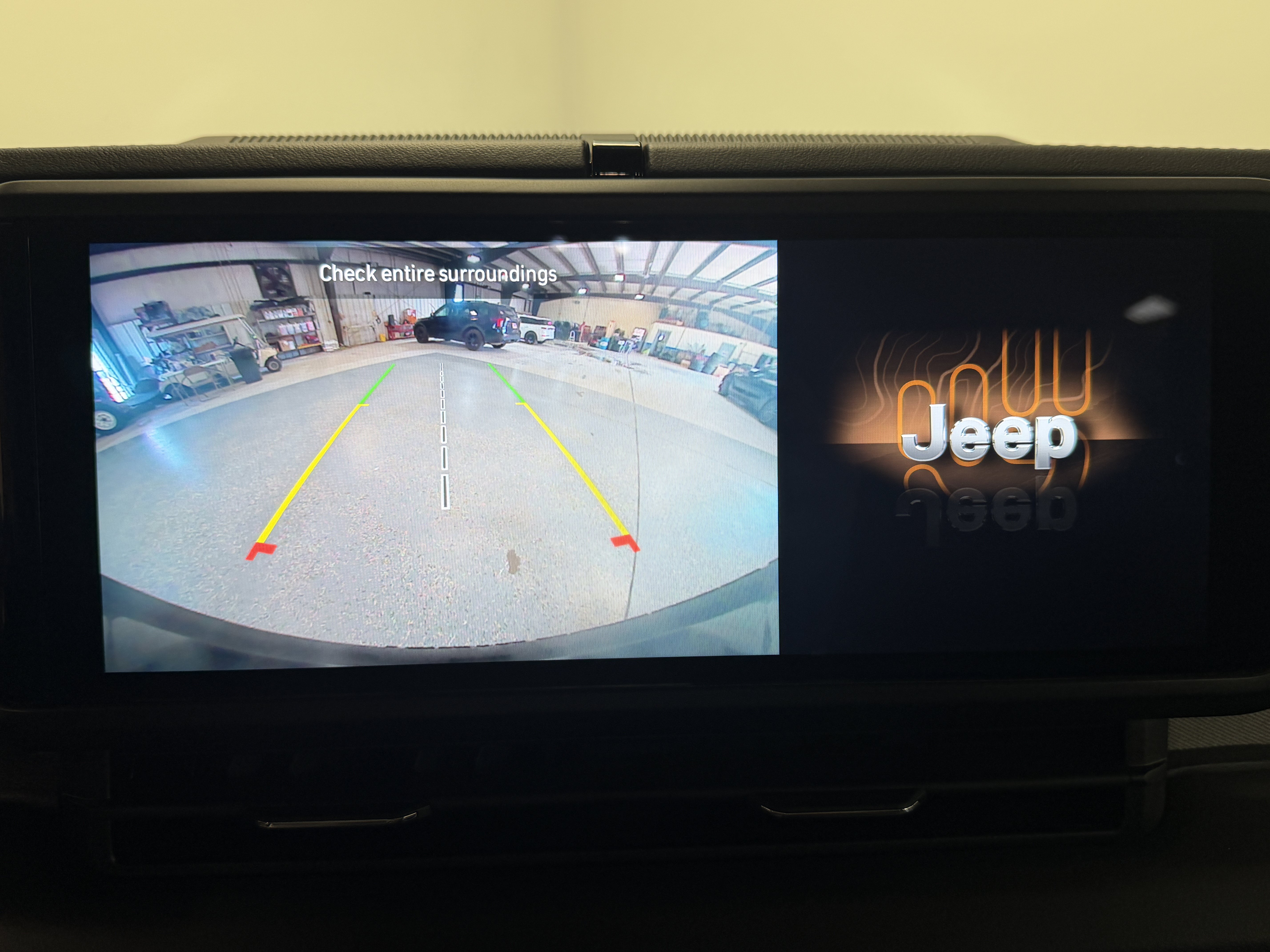 Used 2025 Jeep Wrangler Unlimited Sahara AWD/4WD image 9