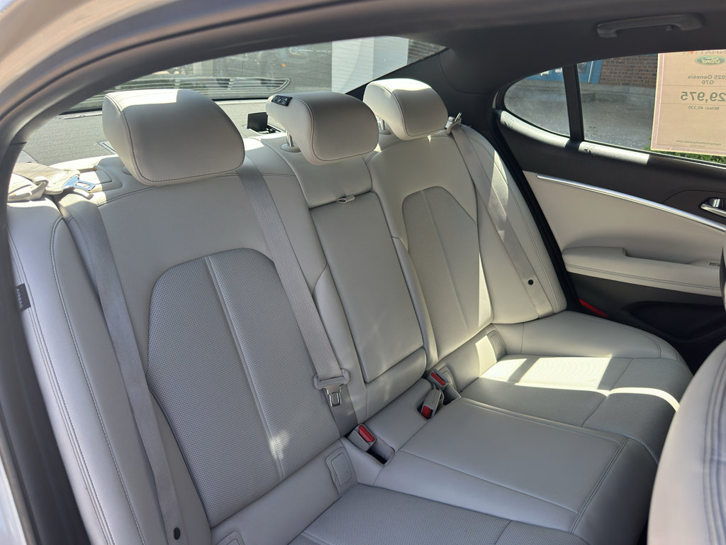 Used 2025 Genesis G70 2.5T RWD image 34