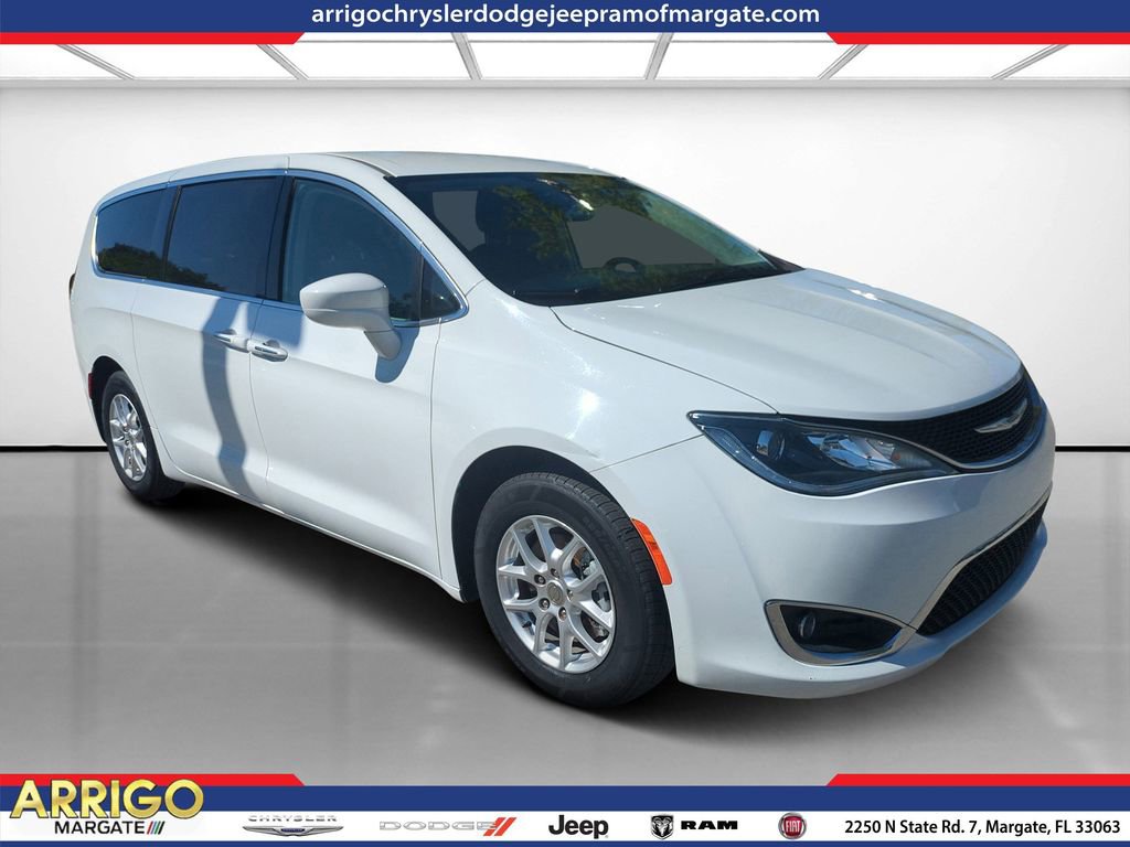 Used 2020 Chrysler Pacifica Touring image 1