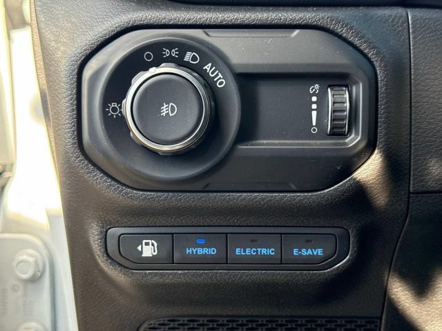 Used 2023 Jeep Wrangler Unlimited Sahara w/ Cold Weather Group AWD/4WD image 27
