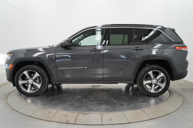 Used 2026 Jeep Grand Cherokee Limited AWD/4WD image 4