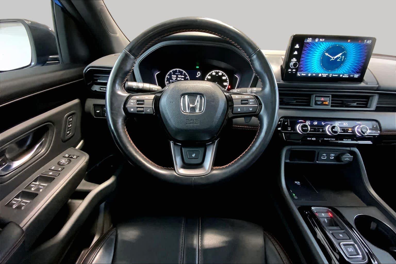 Used 2025 Honda Pilot TrailSport image 5