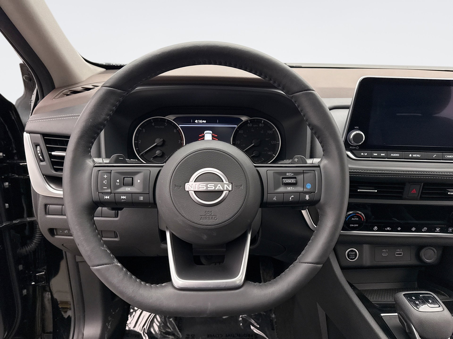 Used 2023 Nissan Rogue SV w/ SV Premium B Package image 12